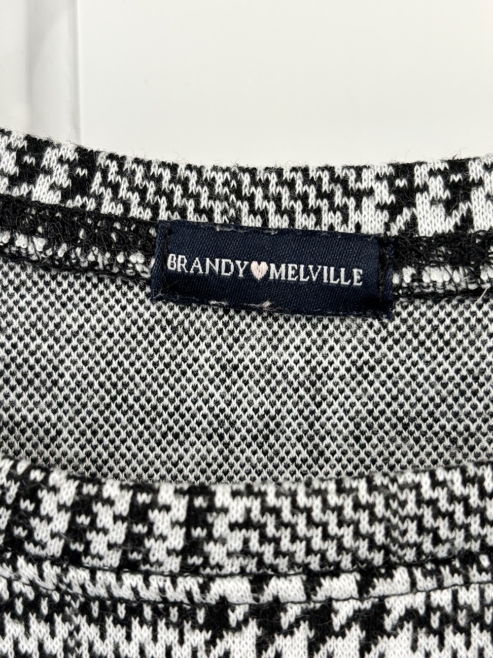 Brandy Melville Black & White Houndstooth Short Sleeve Knit Crew Neck Crop Tee - Picture 3 of 7